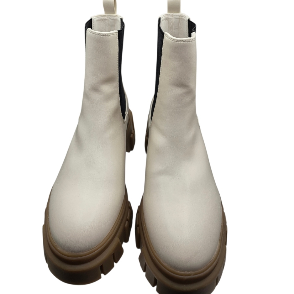 Chinese Laundry Jenny Platform Chelsea Boot Cream 9.5 NIB - Picture 2 of 8